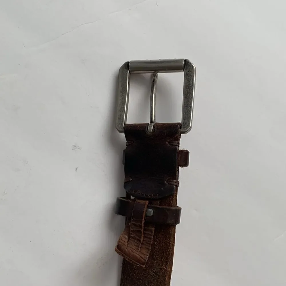 Columbia brown leather belt broken in and soft square buckle